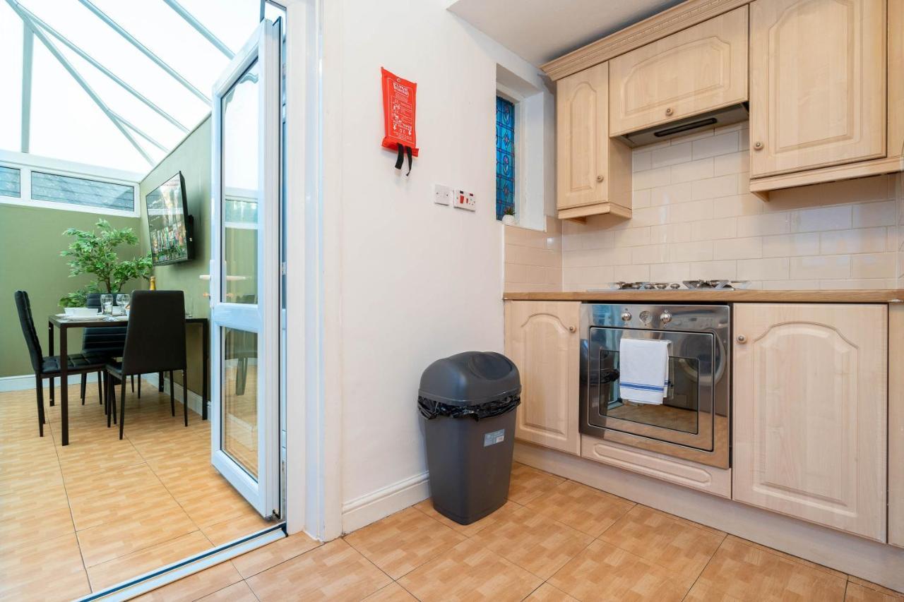 Large 4 Bedroom House - Top Rated - Off-Street Parking - Garden - Sleeps 9 - Contractors - Groups - Pool Table Northfield Экстерьер фото